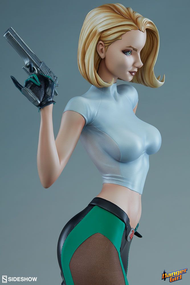 Danger-Girl-Abbey-Chase-Sideshow-Collectibles-Statue-Pic-15.